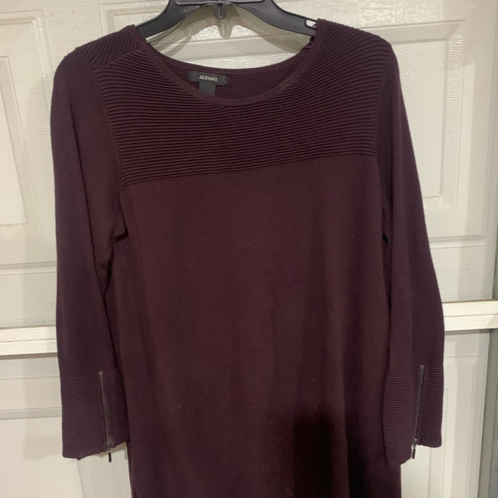 Sweater - Picture 2 of 4